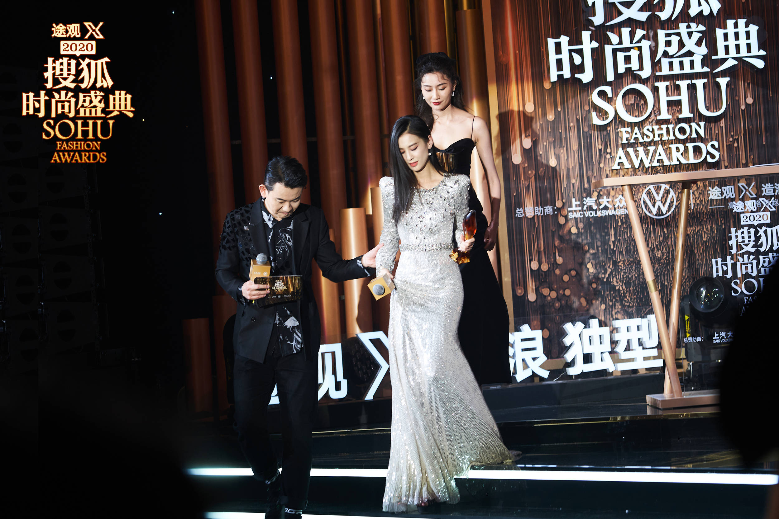 ‘十大外围足球平台app手机版’
2020搜狐时尚盛典 黄圣依、杜淳获得“年度综艺明星”(图2) ‘十大外围足球平台app手机版’
2020搜狐时尚盛典 黄圣依、杜淳获得“年度综艺明星”(图2)